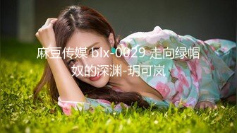 正在睡觉的小女人，露脸被大哥揉奶玩逼给搞醒了，请她吃鸡巴，激情上位无套抽插，后入干大屁股骚逼冒白浆