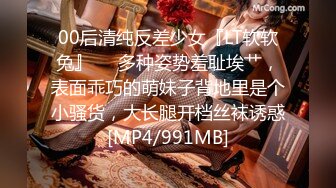 海角老夫嫩妻绿帽奴老公骚妻的浪叫❤️把老婆灌醉送给客户一起操老婆被操的疯狂淫叫自己在旁边打飞机