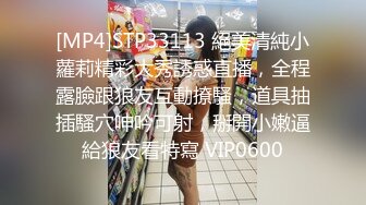 商城跟随抄底跟老公出来大采购的漂亮少妇 草莓花纹长裙 豹纹内内 有点反差